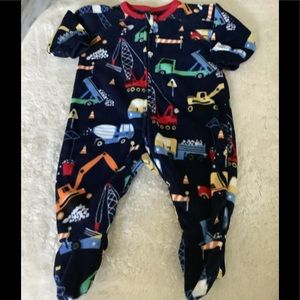 Place one-size zipper outfit with big machines 0-3mo